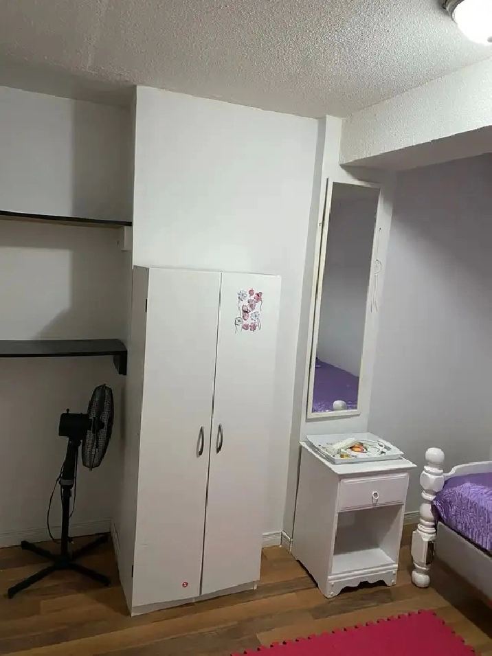 private furnished room available for Female