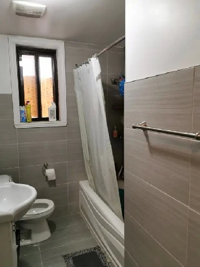 Renovated Bathroom large 3 ½ w/one bedroom in CDN. Oct/Nov