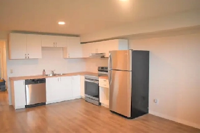 Bright & Spacious Legal 3-Bedroom Basement Suite Best Location
