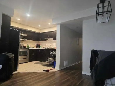 looking for a roommate at Oakville
