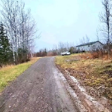 Cute country home on 30 acres of land in Neebing, ON !