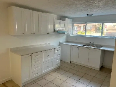 Nice 4 1/2 renovated, hot water included QUIET NEIGHBORHOOD