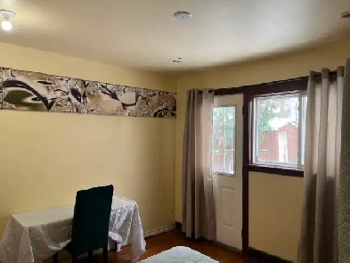 BRIGHT ROOM MAIN FL-50m TO PLAZA STEELES AND BATHURST NEAR BUS