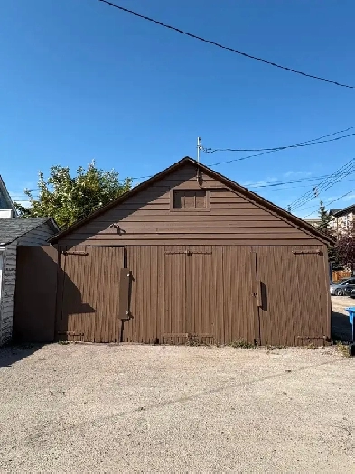 Very Large Electrified Garage in Sunalta. DT. Now Available!