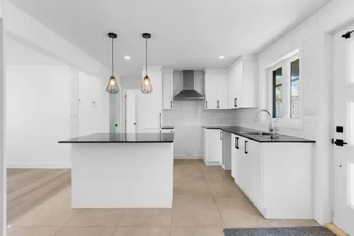4 1/2 entièrement rénové disponible maintenant 1380$