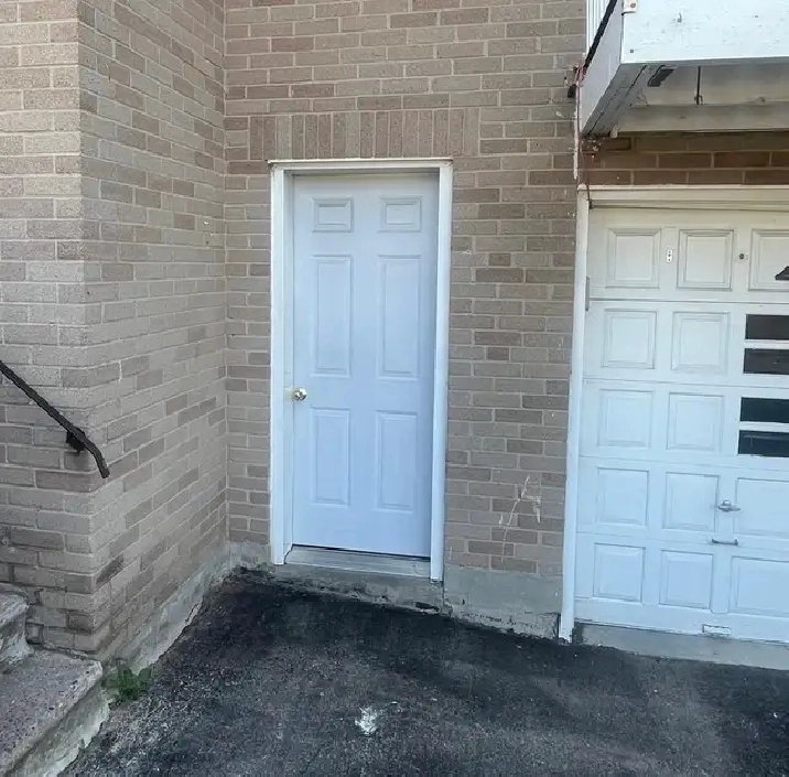 BRIGHT & SPACIOUS 2-BEDROOM WALK-IN BASEMENT FOR RENT