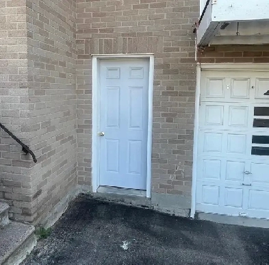 BRIGHT & SPACIOUS 2-BEDROOM WALK-IN BASEMENT FOR RENT