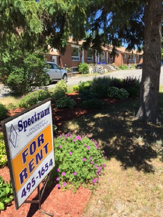 LAKESHORE TOWN HOUSE