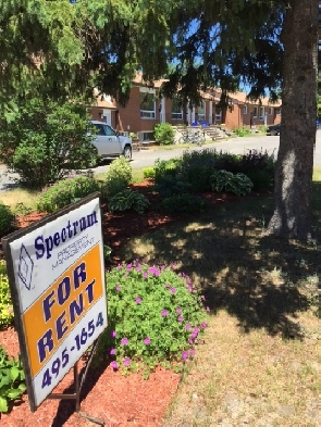 LAKESHORE TOWN HOUSE