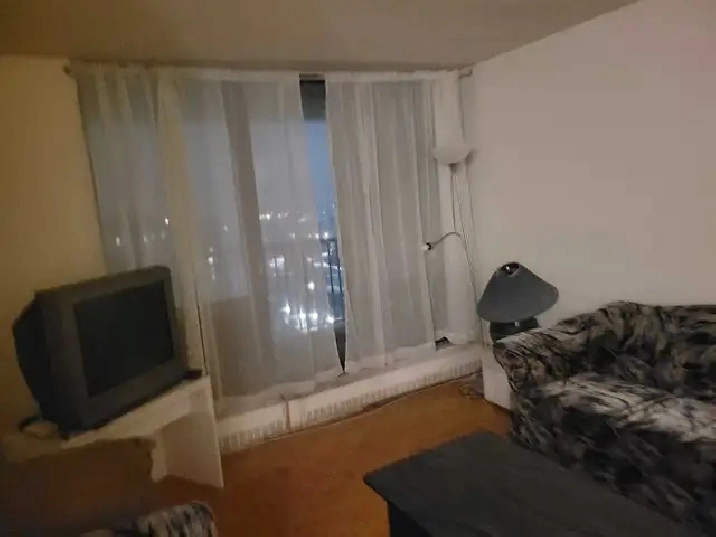 FURNISHED ROOMS FOR RENT.