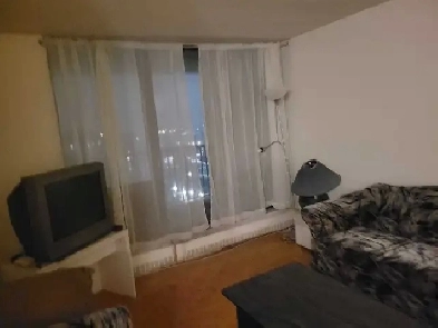FURNISHED ROOMS FOR RENT.