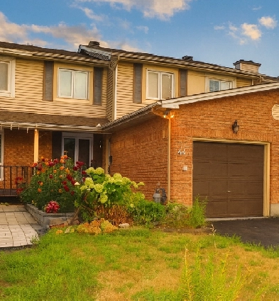 3 bed   den, 2.5 bath townhome
