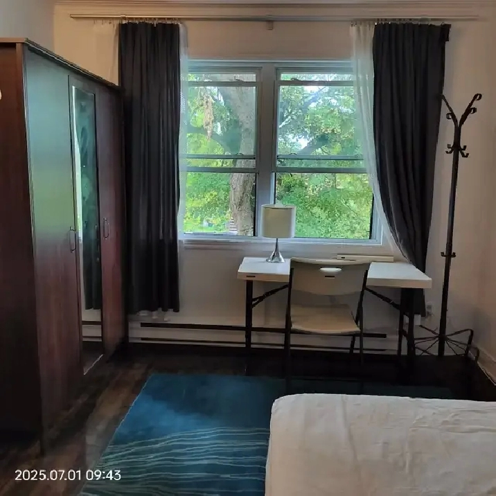 Big room for rent, Close metro Monk, All included.