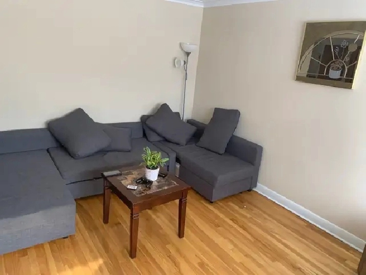À LOUER – SPACIEUX 5 ½ AU REZ-DE-CHAUSSÉE