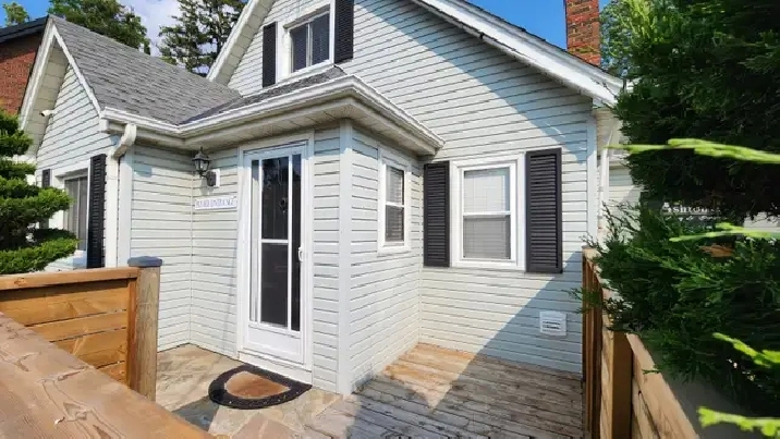 2-Bedroom Main & Upper Floor House – Downtown Brampton – Nov