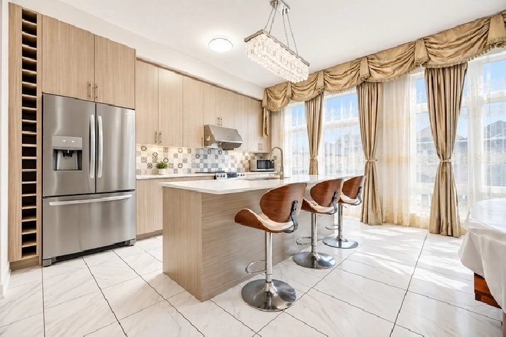 Large 3 Bed 4 Baths Townhouse for Rent Near 400 / Major Mackenzi