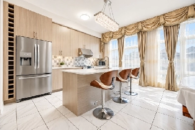 Large 3 Bed 4 Baths Townhouse Near 400 and Major Mackenzie