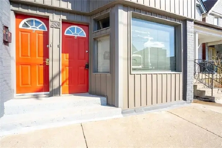 Hamilton 1 Bedroom Upper Unit |  Balcony   In Unit Laundr