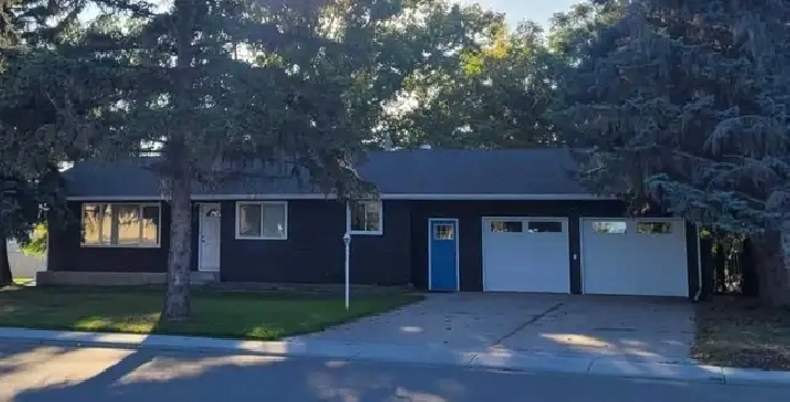 House For Sale - Macklin,  SK