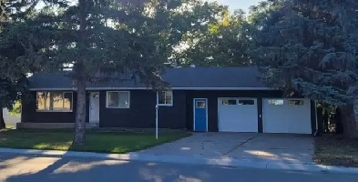 House For Sale - Macklin,  SK