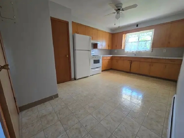 Spacious Classic 2 BR Apt - Haist Street Fonthill