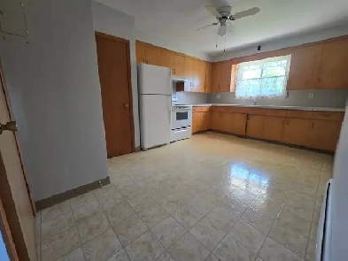 Spacious Classic 2 BR Apt - Haist Street Fonthill