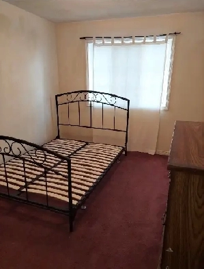 Room for rent in the Sandalwood and Van Kirk Drive Brampton