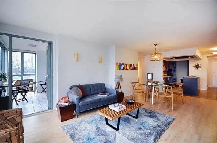Private room for rent Downtown Vancouver | Avail NOW!