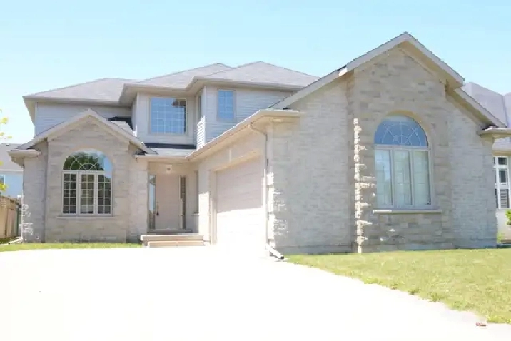 4 BEDROOM HOME AVAILABLE FOR RENT IN ST. CATHARINES!