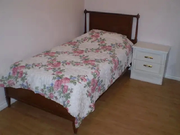 Private basement room near Square One for single female only