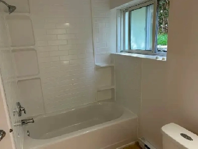 Grand 4 1/2 rénové, eau chaude incluse Ouest de l'ile PRES DE TO