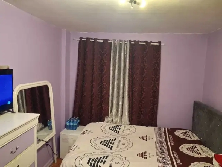 PRIVATE  ROOM FOR RENT