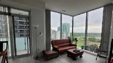 Yonge/Finch bedroom for rent for 1 woman (Nov 1 move in)