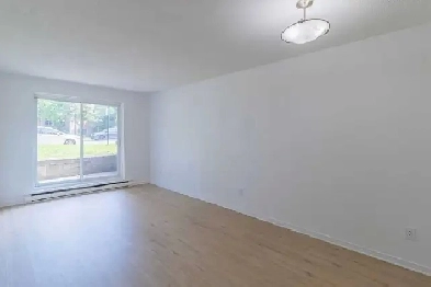 3 1/2  près hôpital Charles-Lemoyne 1285$ eau chaude & stat incl