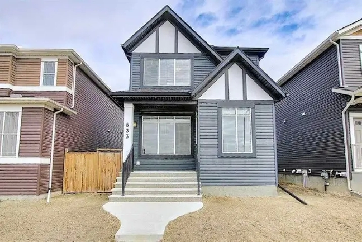 $2,100 |Evanston 3-Bed   Bonus Room |Private Yard |Garage Option