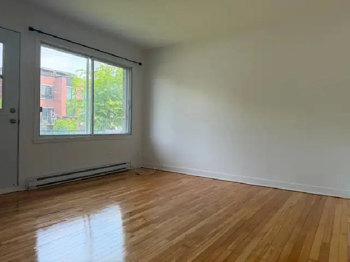 Beautiful 4 1/2 available in LaSalle