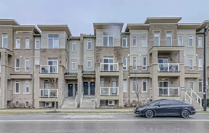 Townhouse for Rent in Pickering near Brock and Taunton