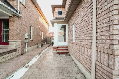 Shared Room for Rent in Mississauga