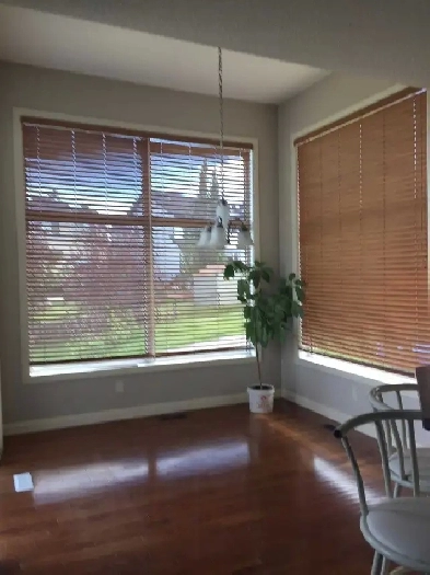 Beautiful 5 Bedroom House NW - Main Floor Double Garage l
