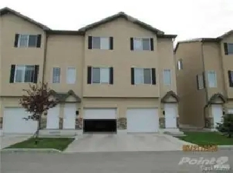 2 Bedrooms Townhouse & Den & Garage for Rent- Saskatoon Lakewood