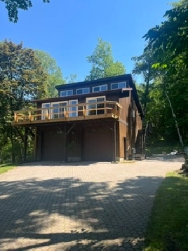 Private, minutes to 401 Cobourg, Chalet style, 1 Bedroom plus Lo