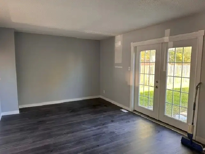 Available Now! 3-bedroom townhouse, County Park