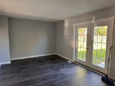 Available Now! 3-bedroom townhouse, County Park