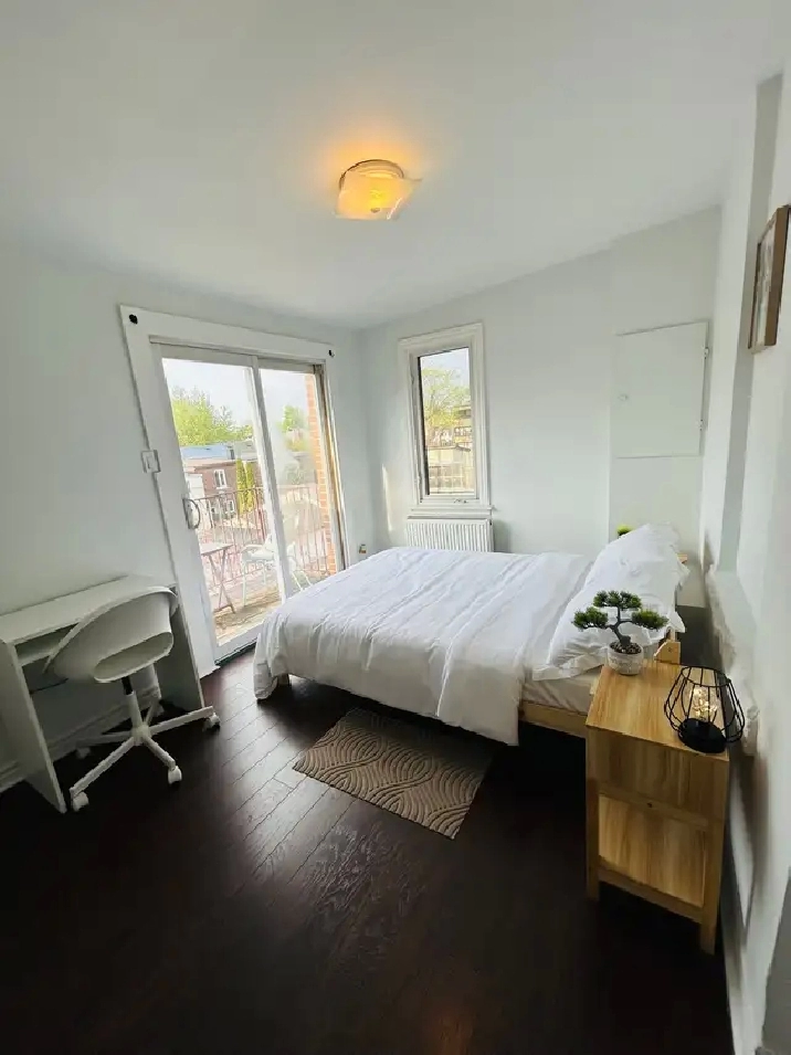 Bright Private Room with Balcony – $86/day