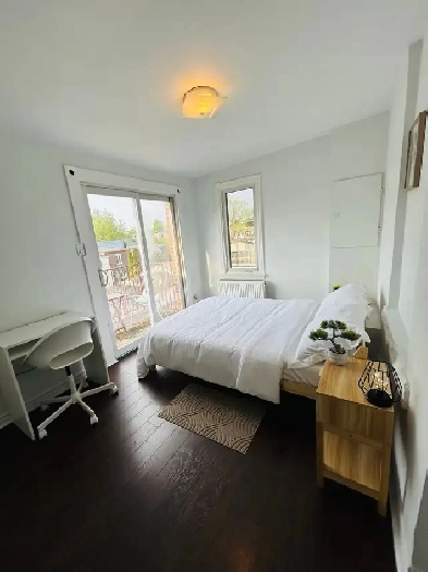 Bright Private Room with Balcony – $86/day