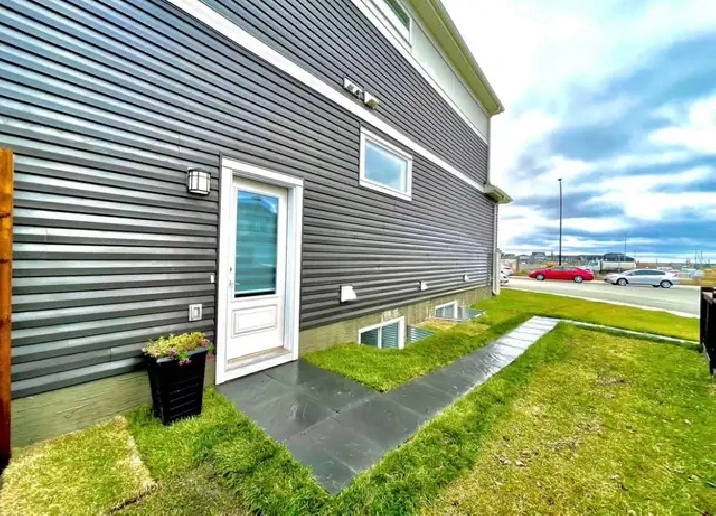 ✨CHARMING LEGAL 2 BEDS - 1 BATH BASEMENT SUITE