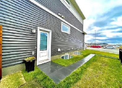 ✨CHARMING LEGAL 2 BEDS - 1 BATH BASEMENT SUITE