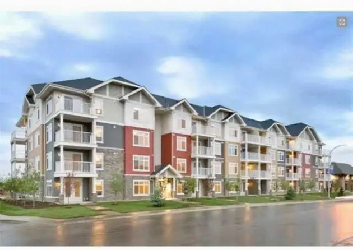 Top floor 2 bedroom 2 bathroom Skyview condo NE for rent