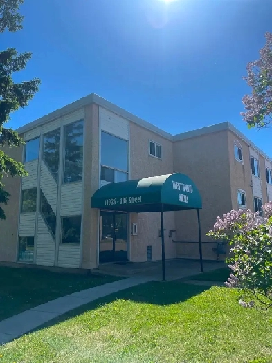 FOR RENT 1 bd apartment - 11916-105 St  Edmonton, AB