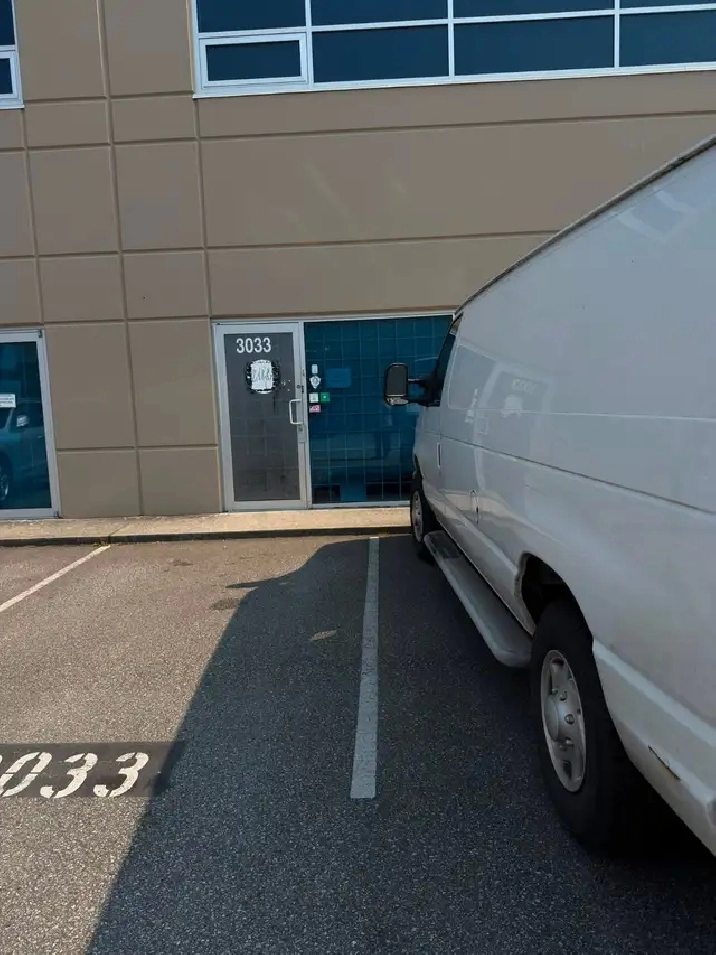 3,500 SQ FT Warehouse Available NOW | 2 Loading Docks